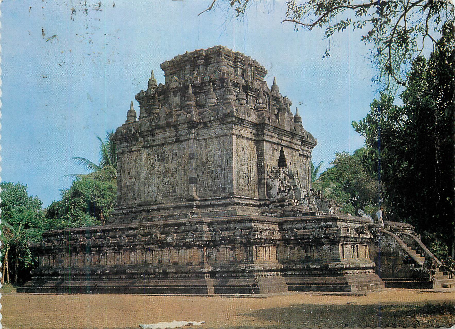 CPM The 12 century old buddist temple Mendut ner Jogiakarta Central Java