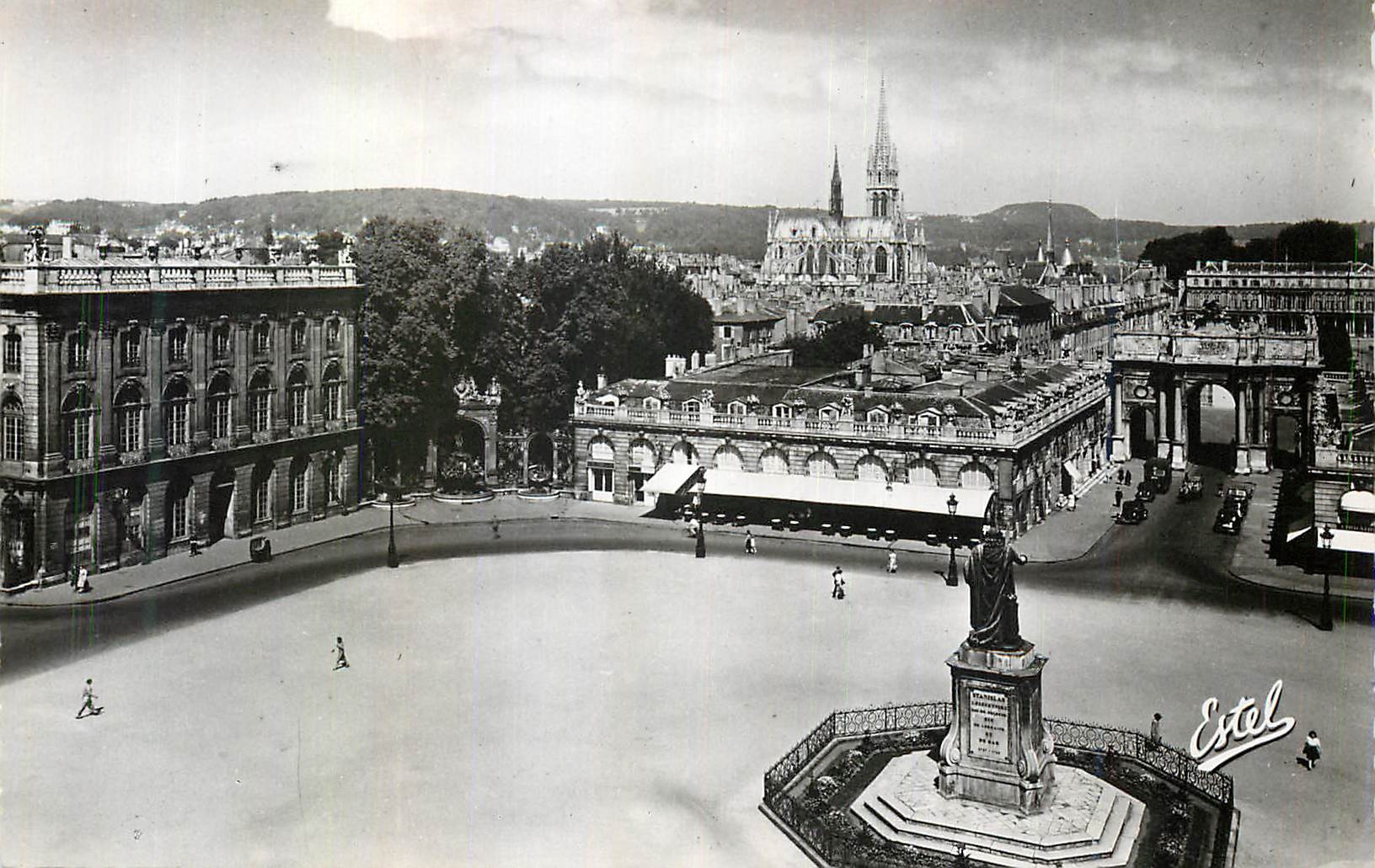 CPM Nancy la Place Stanislas l'Arc de Triomphe et l'Eglise ST Epvre