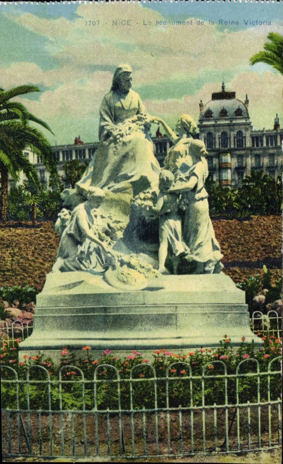 Nice CPA the monument of the Victoria queen