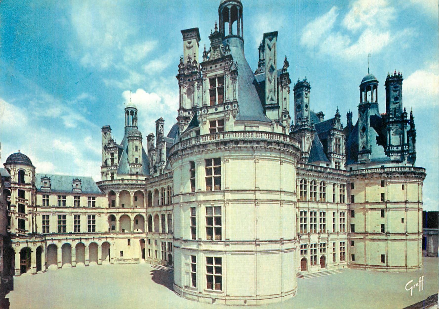 CPM Les Chateaux de la Loire Chambord (Loir et Cher)Cour Interieure
