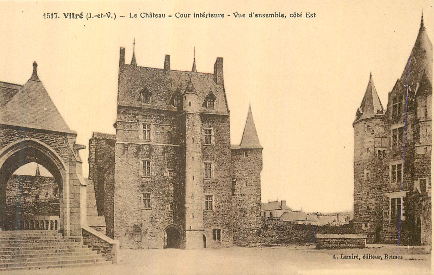 CPA Vitre Le Chateau Cour Interieure Vue d'ensemble Cote Est