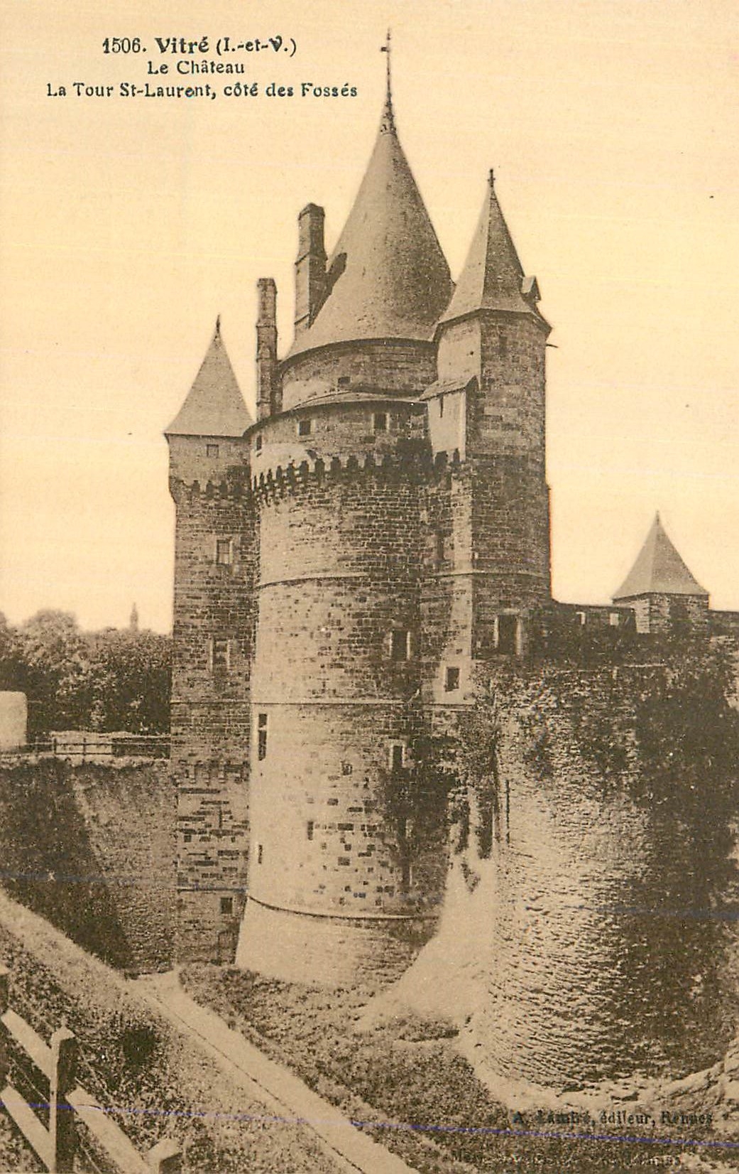 CPA Vitre (I et V)Le Chateau La Tour St Laurent Cote des Fosses