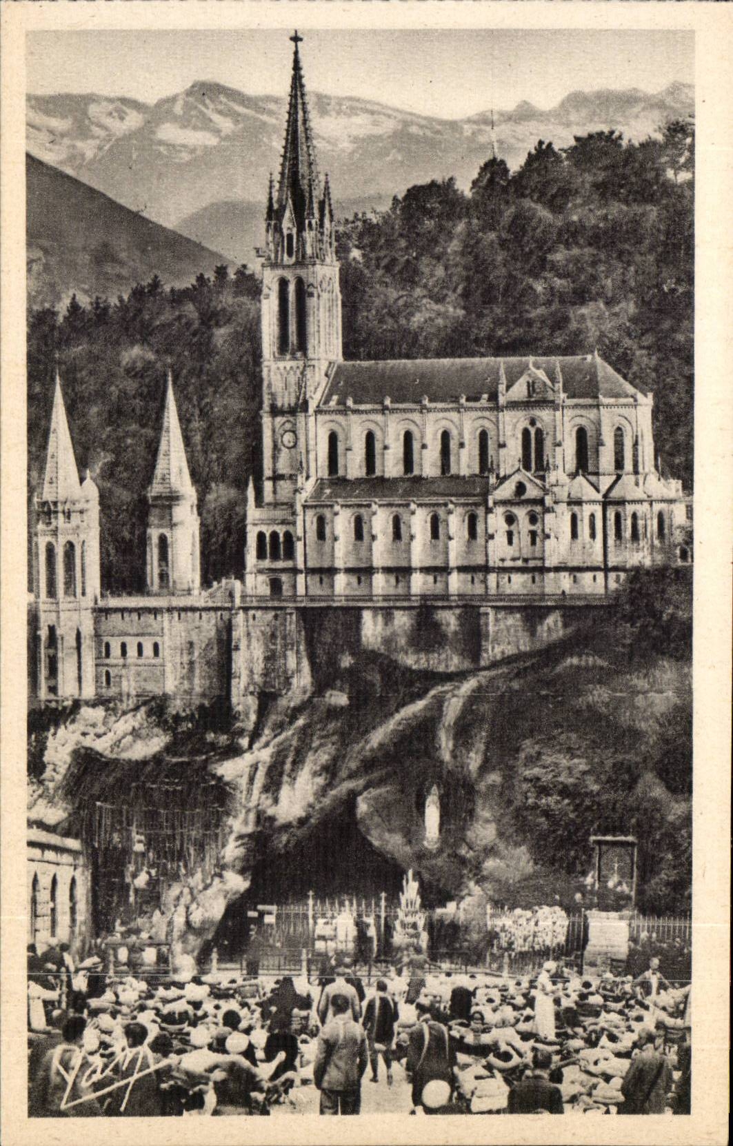 Lourdes - the Basilica and the miraculous Cave - CPA