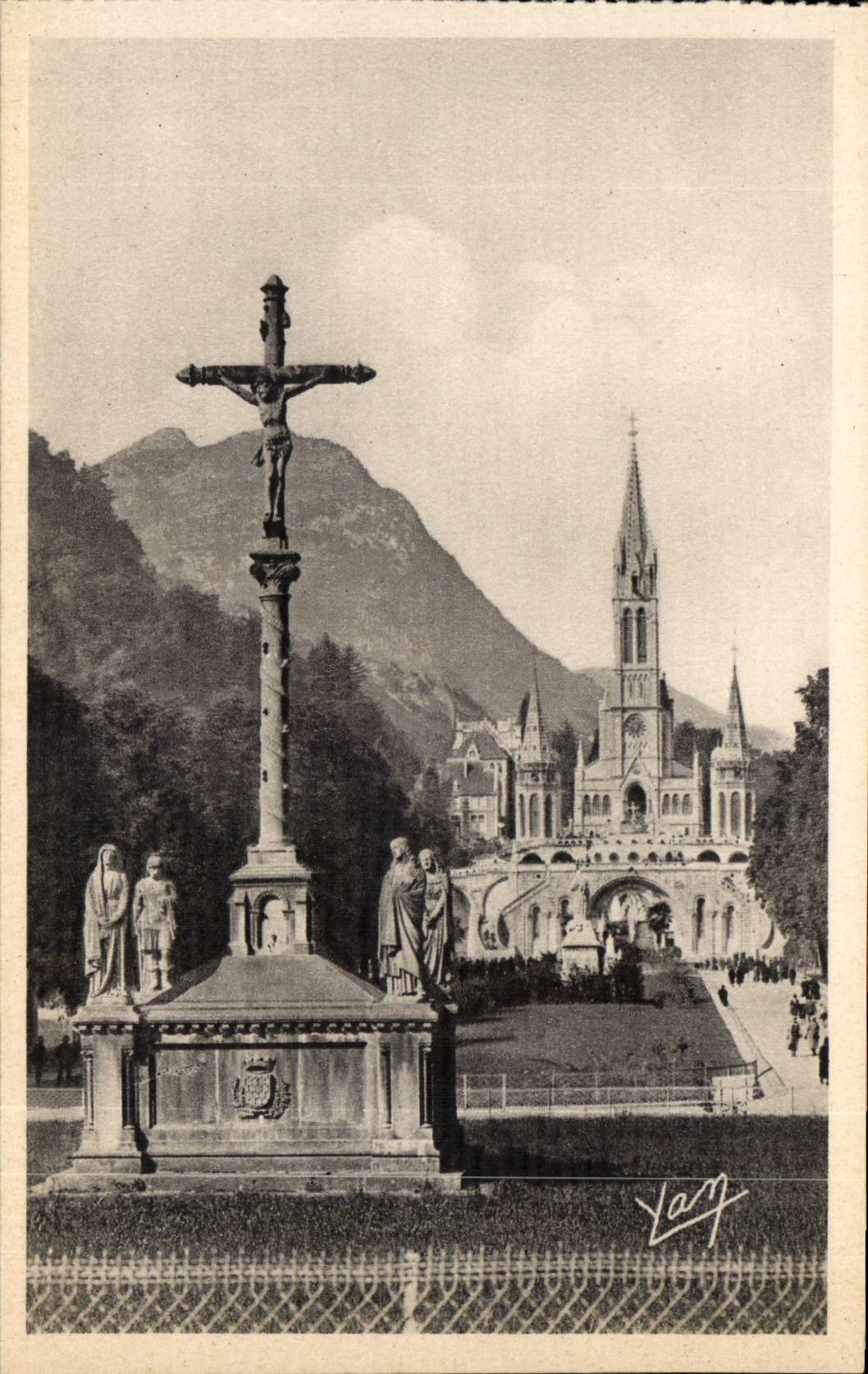 Lourdes - the Basilica and the Breton Martyrdom - CPA