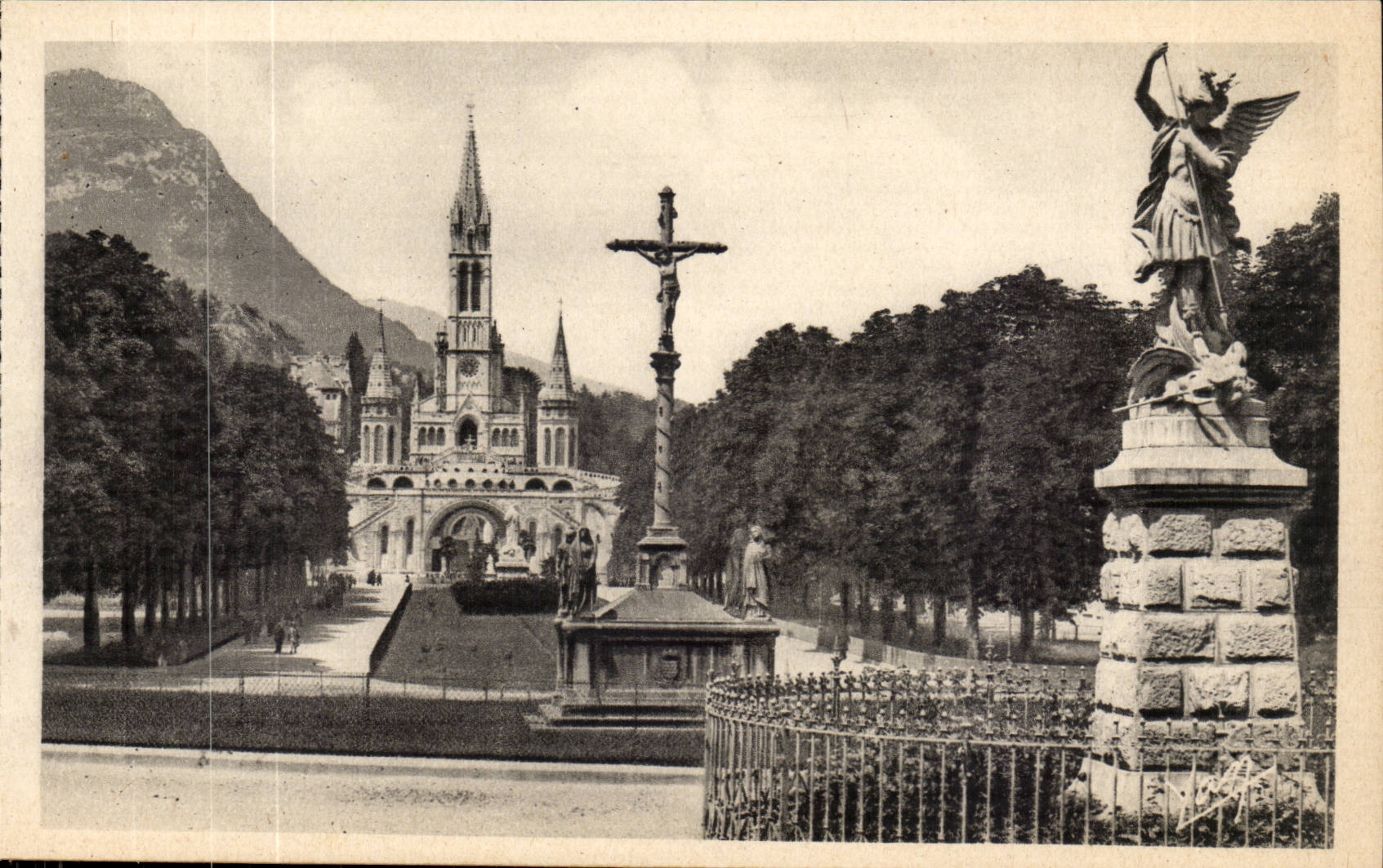 Lourdes - the Esplanade and the Basilica - CPA