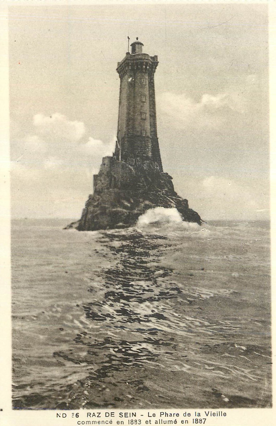 CPA Raz de Sein Le Phare de la Vieille