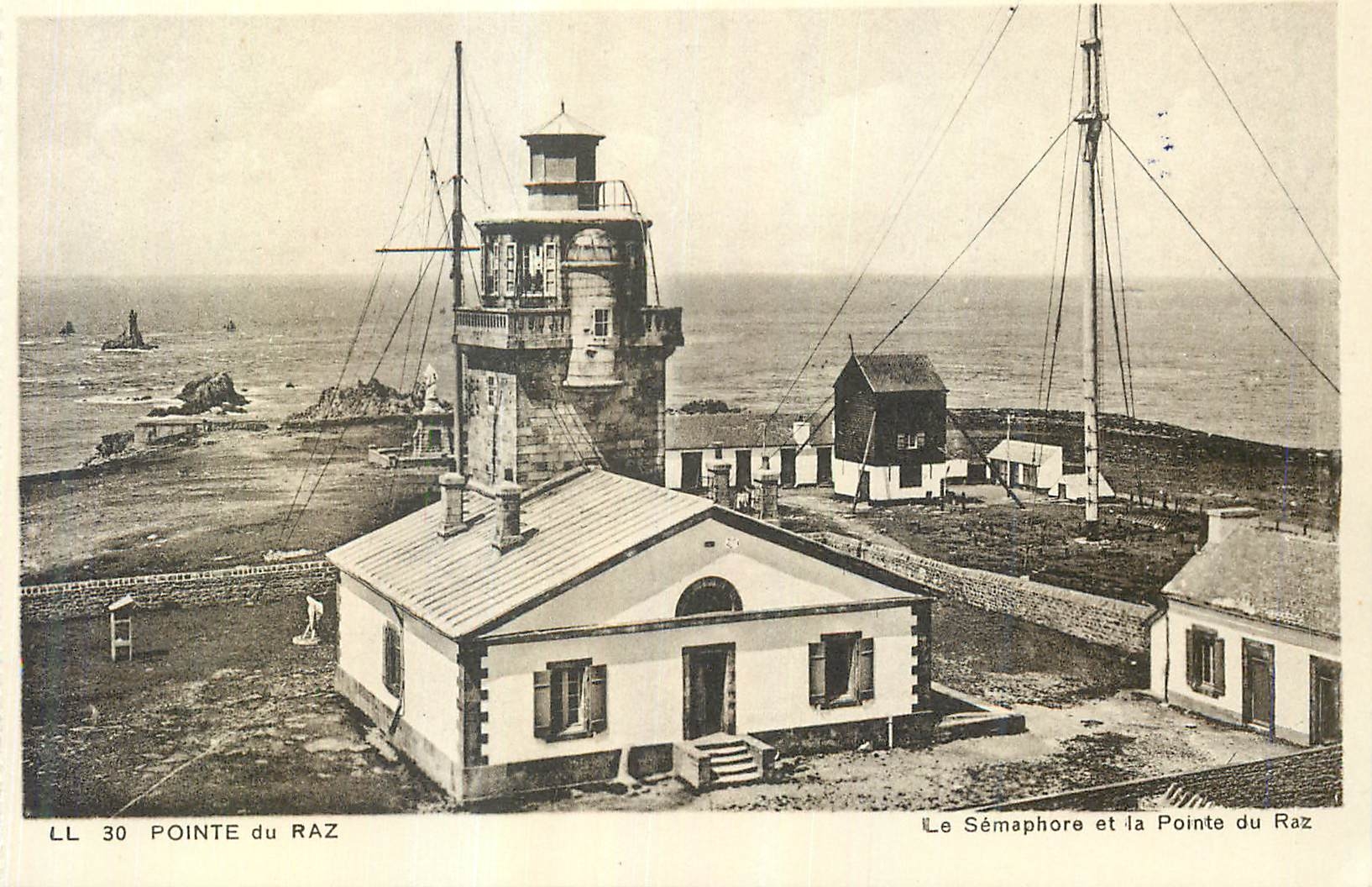 CPA Pointe du Raz Le Semaphore et la Pointe du Raz 