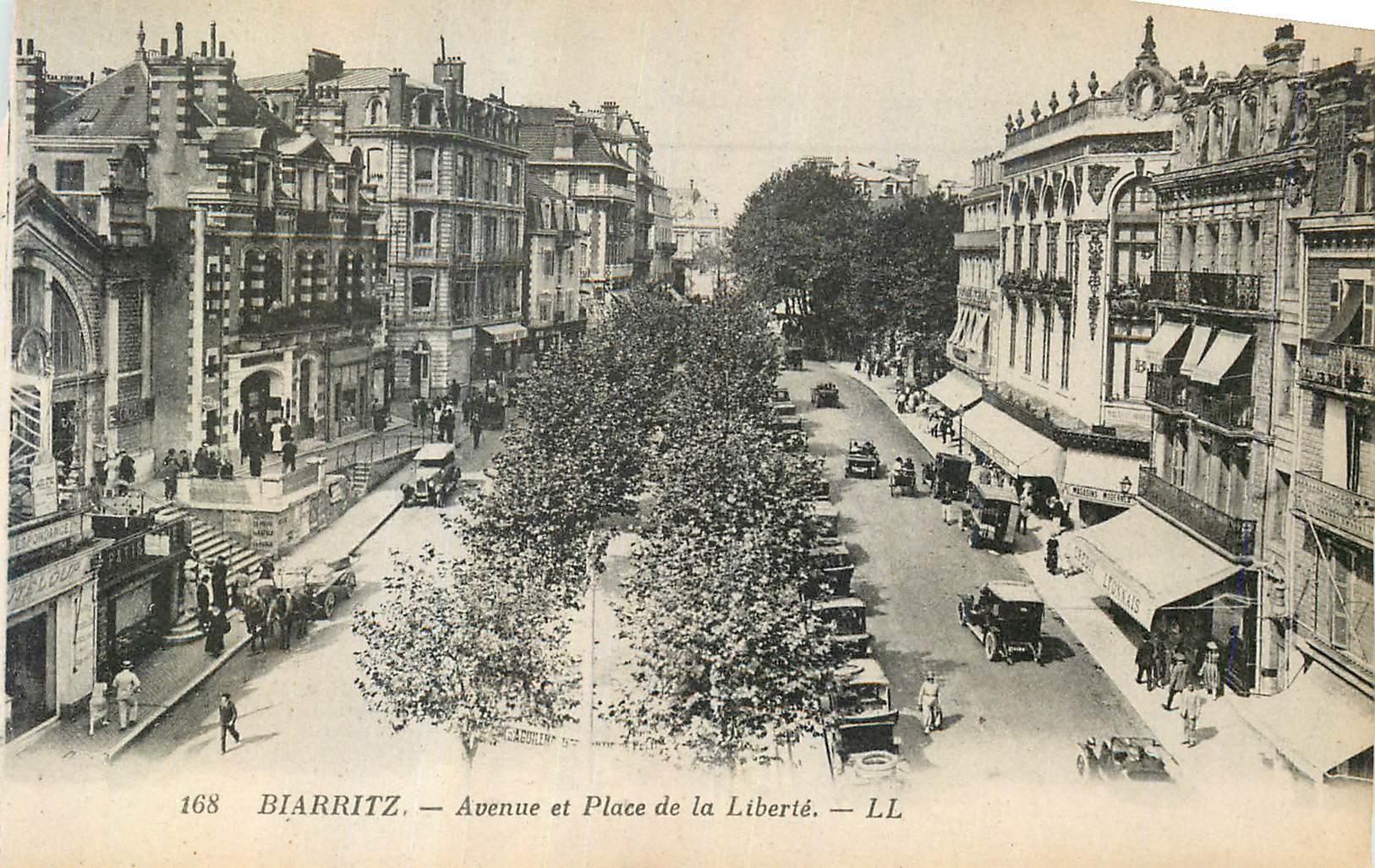 CPA Biarritz Avenue et Place de la Liberte 