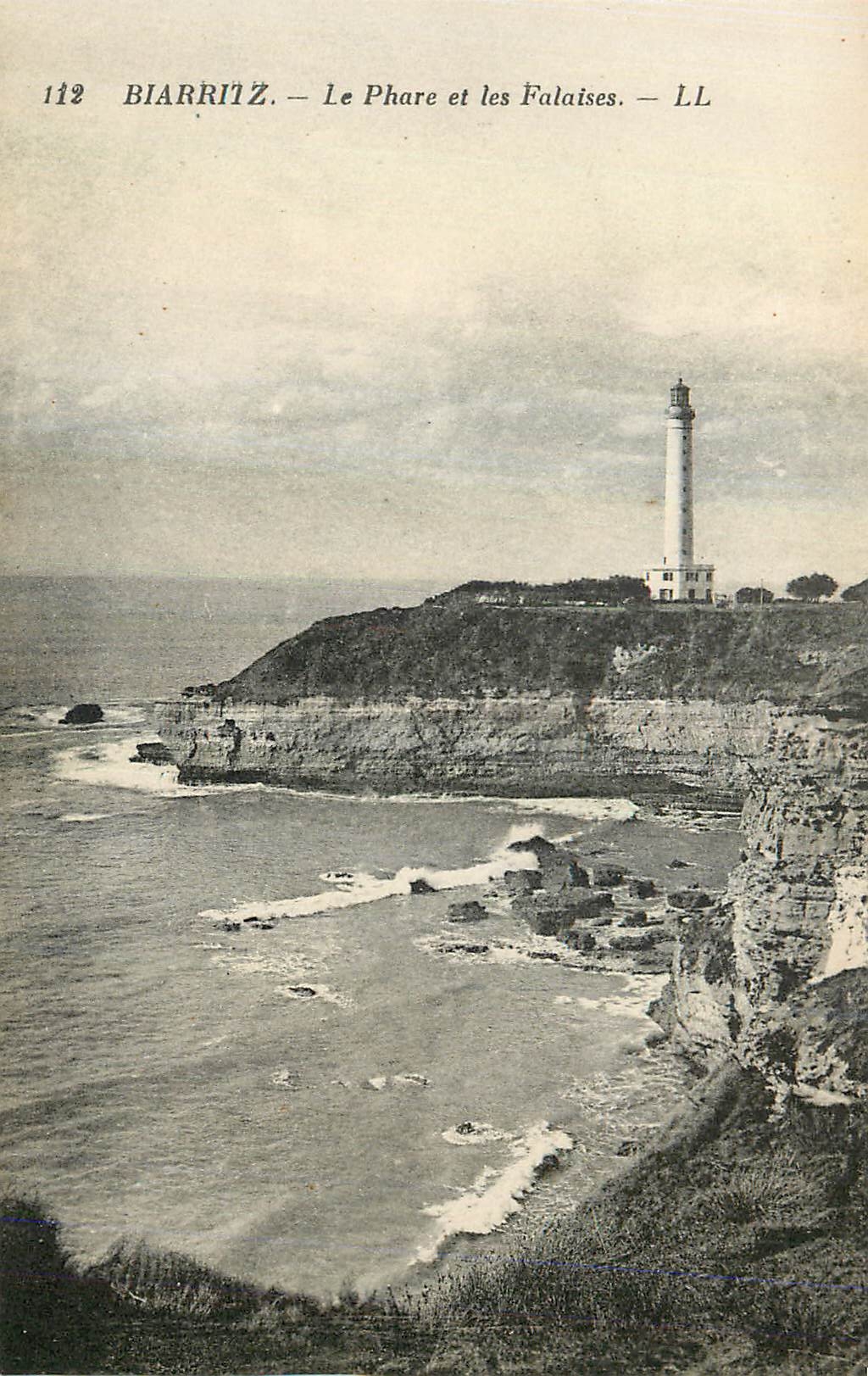 CPA Biarritz Le Phare et les Falaises 