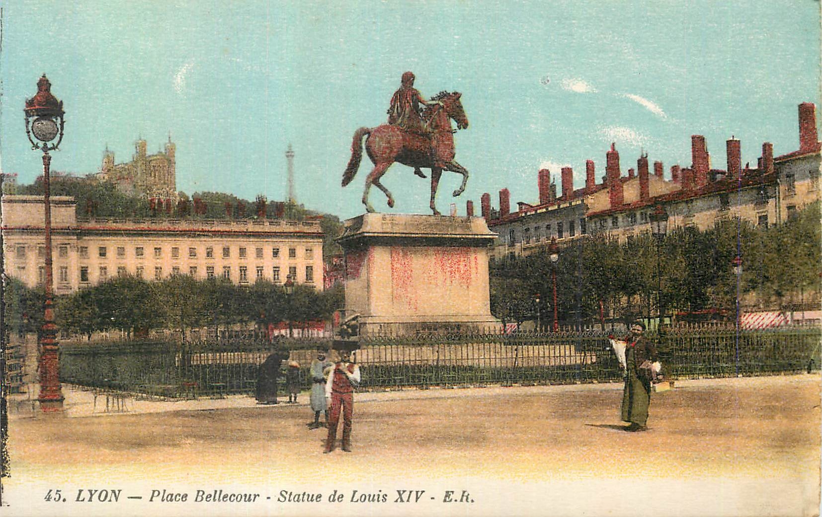 CPA Lyon Place Bellecour Statue de Louis XIV 