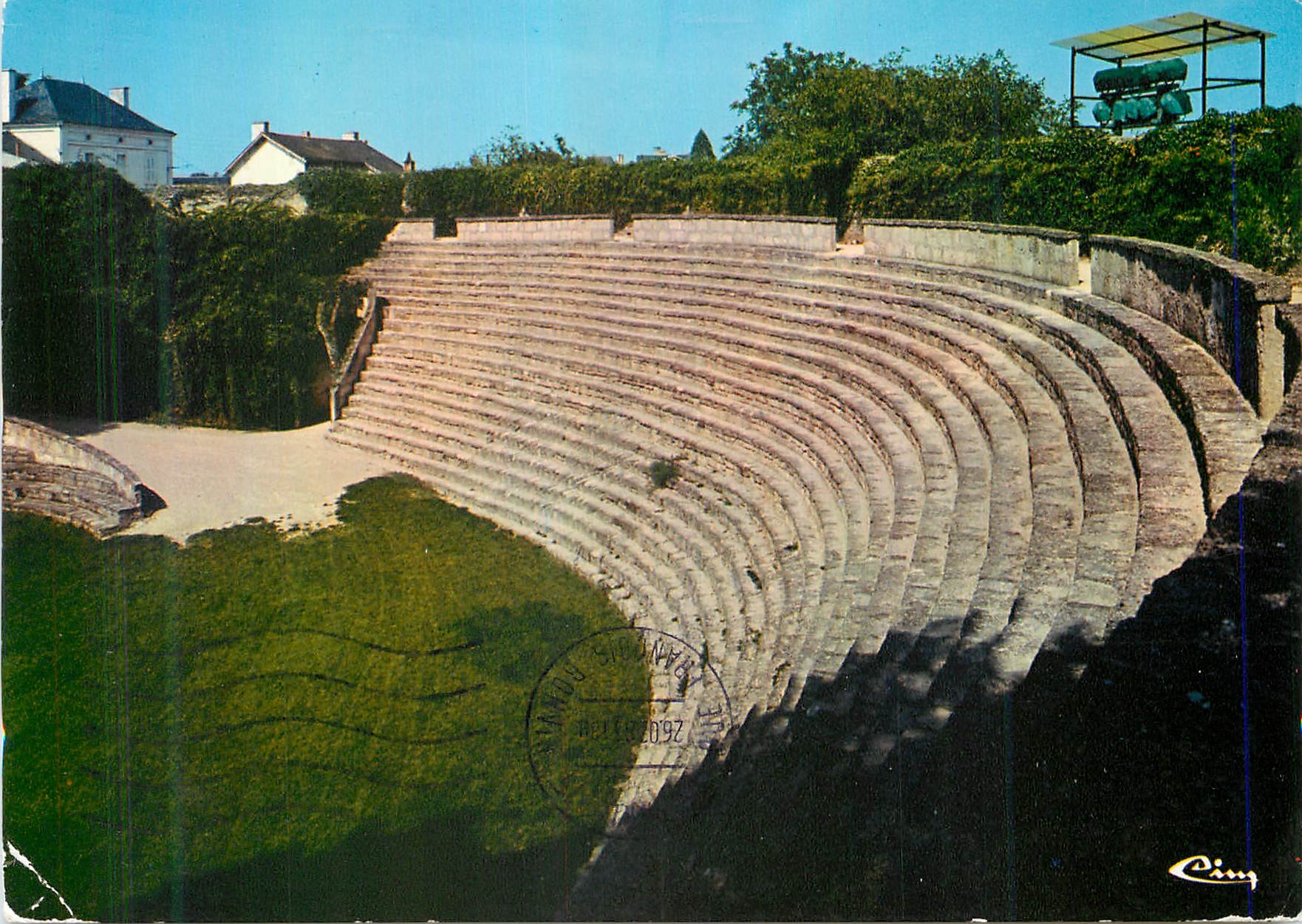 CPM Doue la Fontaine M et L Les Arenes