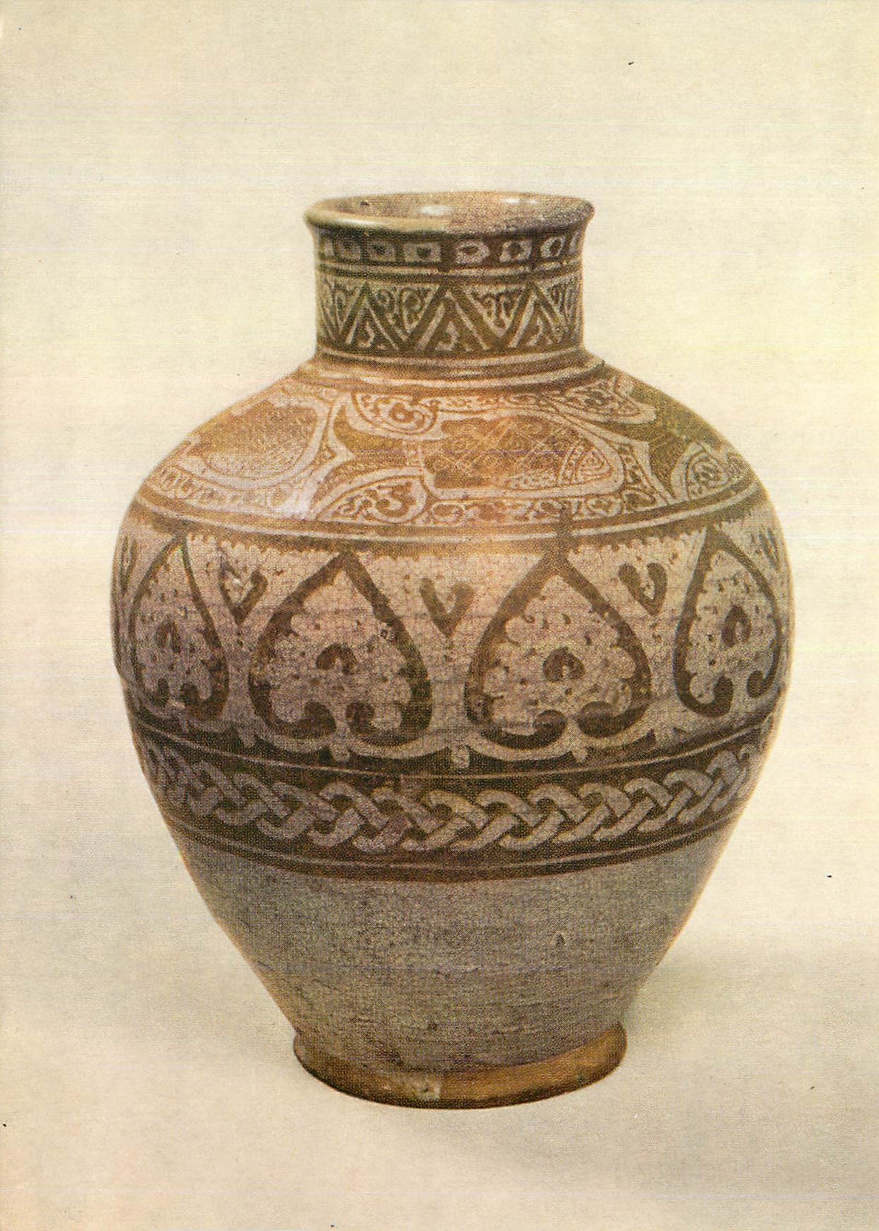 CPM Jar Alkaline glazed earthenware painted in lustre Victoria and Albert Museum  Egypte