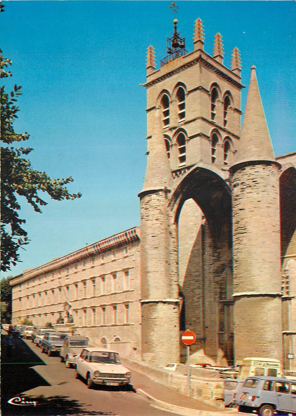 CPM Montpellier (Herault) La Cathedrale St Pierre (1364) et la Faculte de Medecine