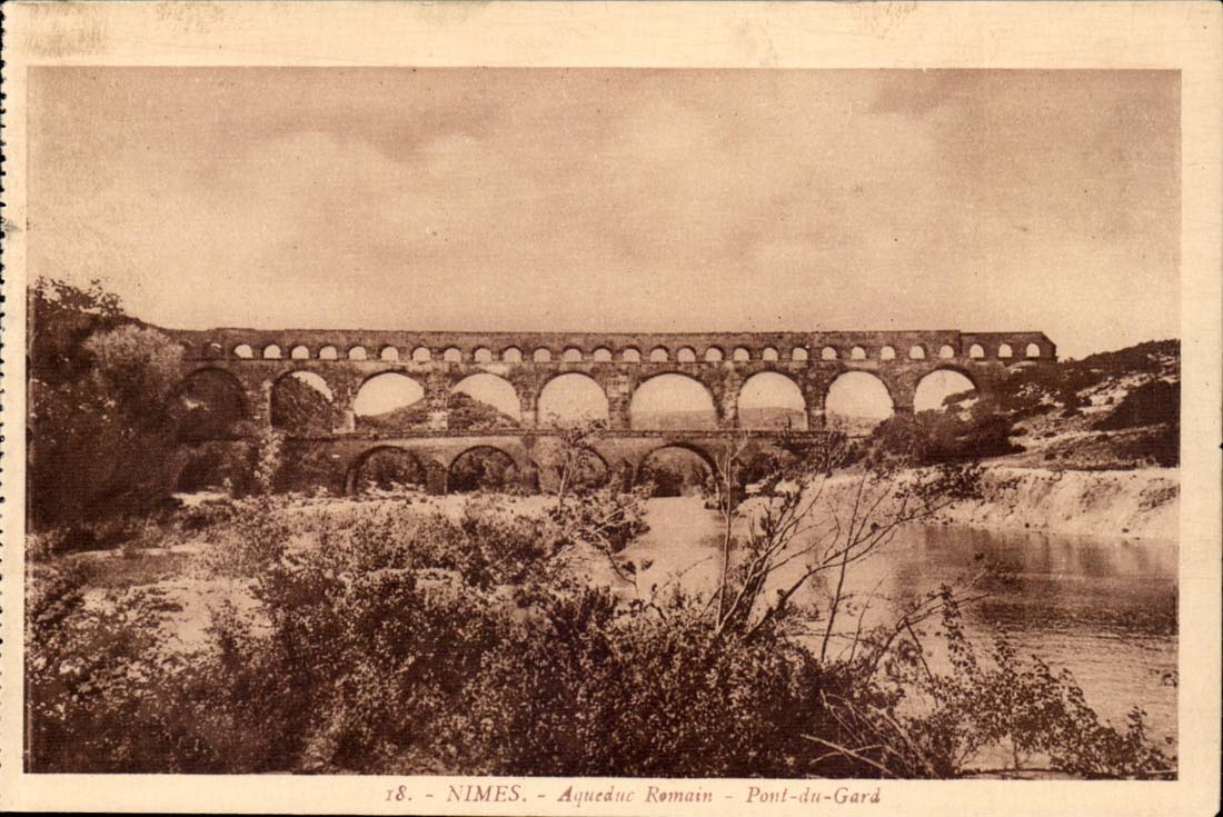 Romische Aquaduktbrucke Nimes-CPA von Gard