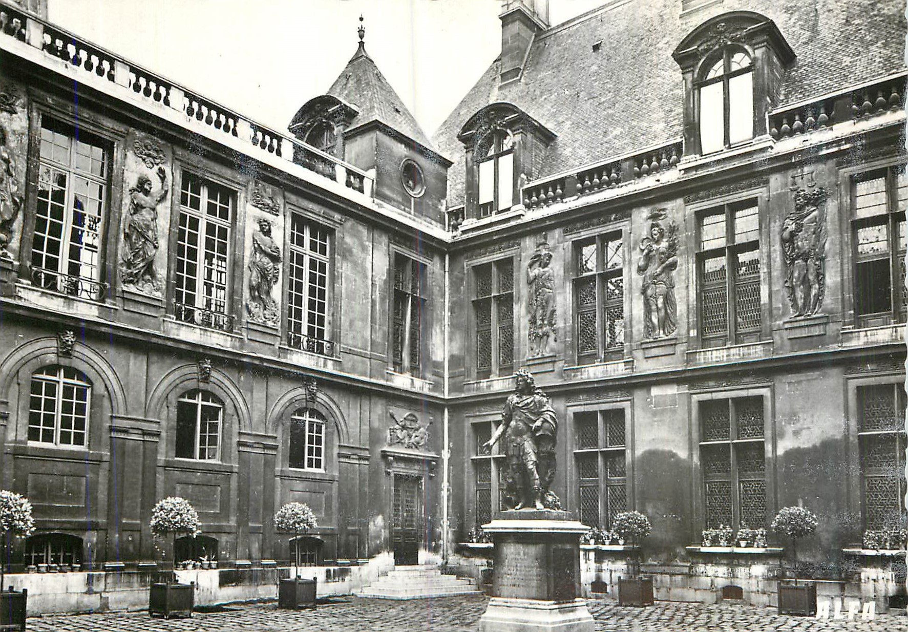 CPM Hotel Carnavalet Paris M de Lignieres le fit construire en 1548 S'il doit son nom a Mme de Kernevenoy dite de Carnav