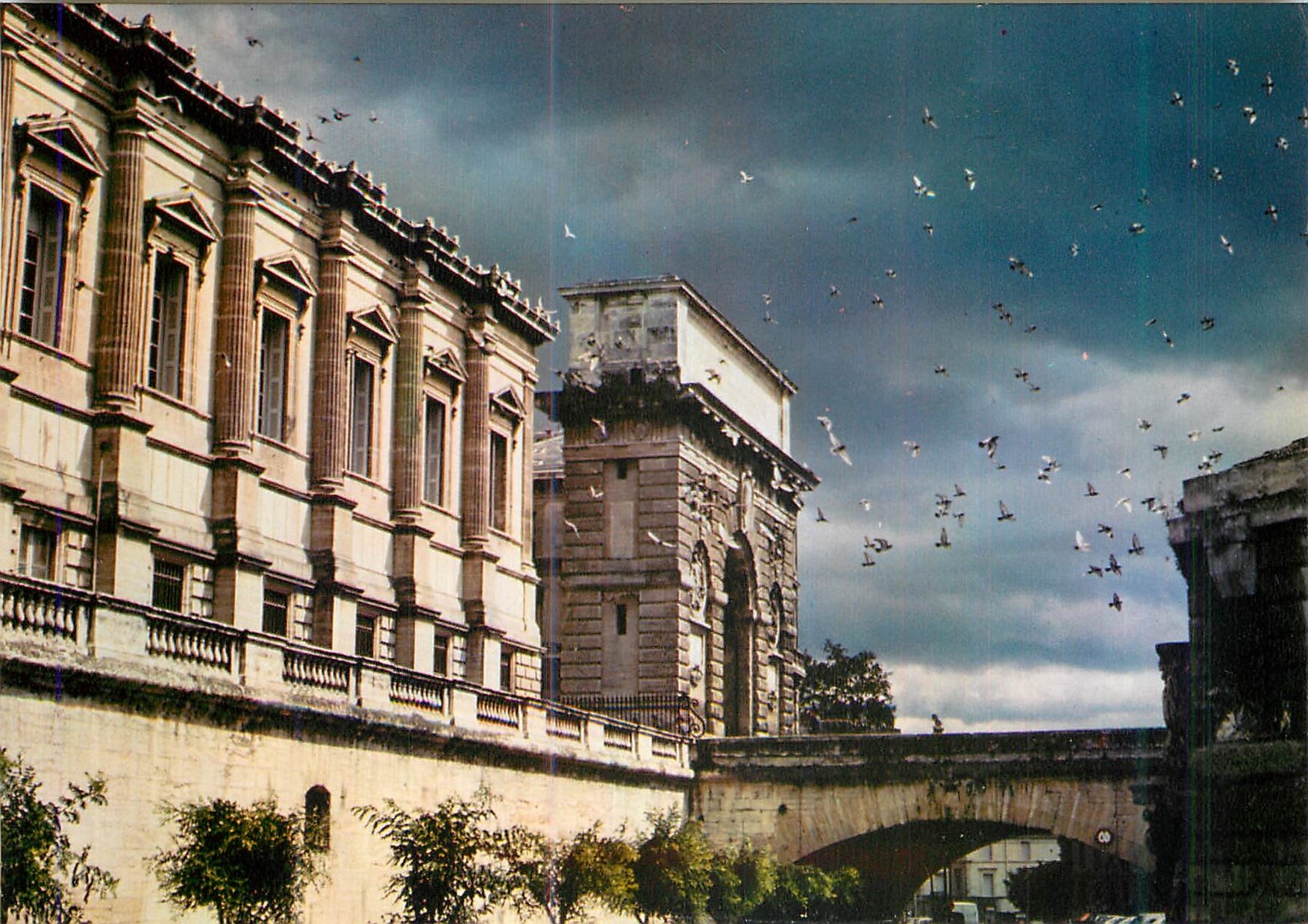 CPM Montpellier (Herault) La porte du Peyrou et le Palais de Justice