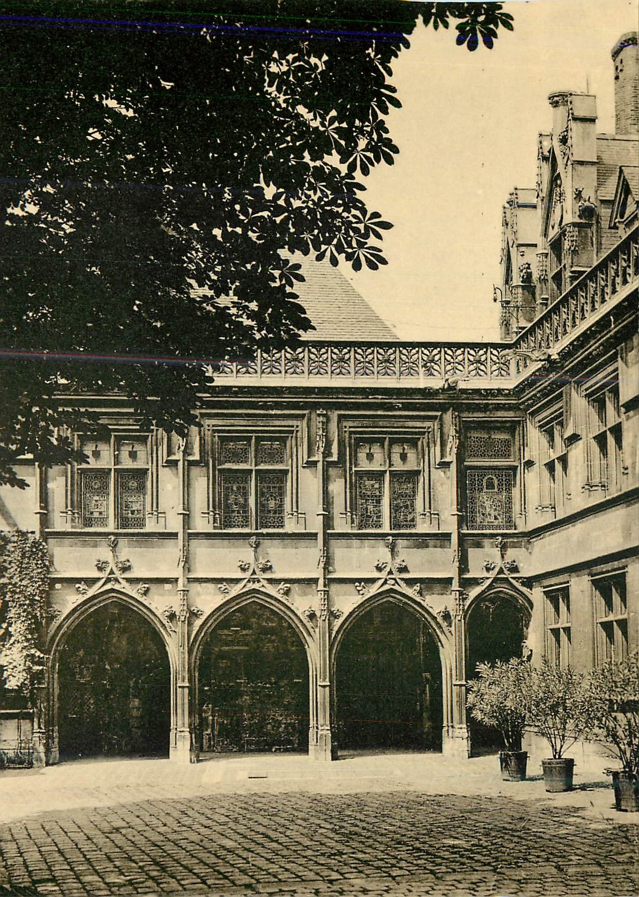 CPM Paris Hotel parisien des abbes de Cluny Fin du XVe s Architecture Au temps de Charles VIII et de Louis XII dans les