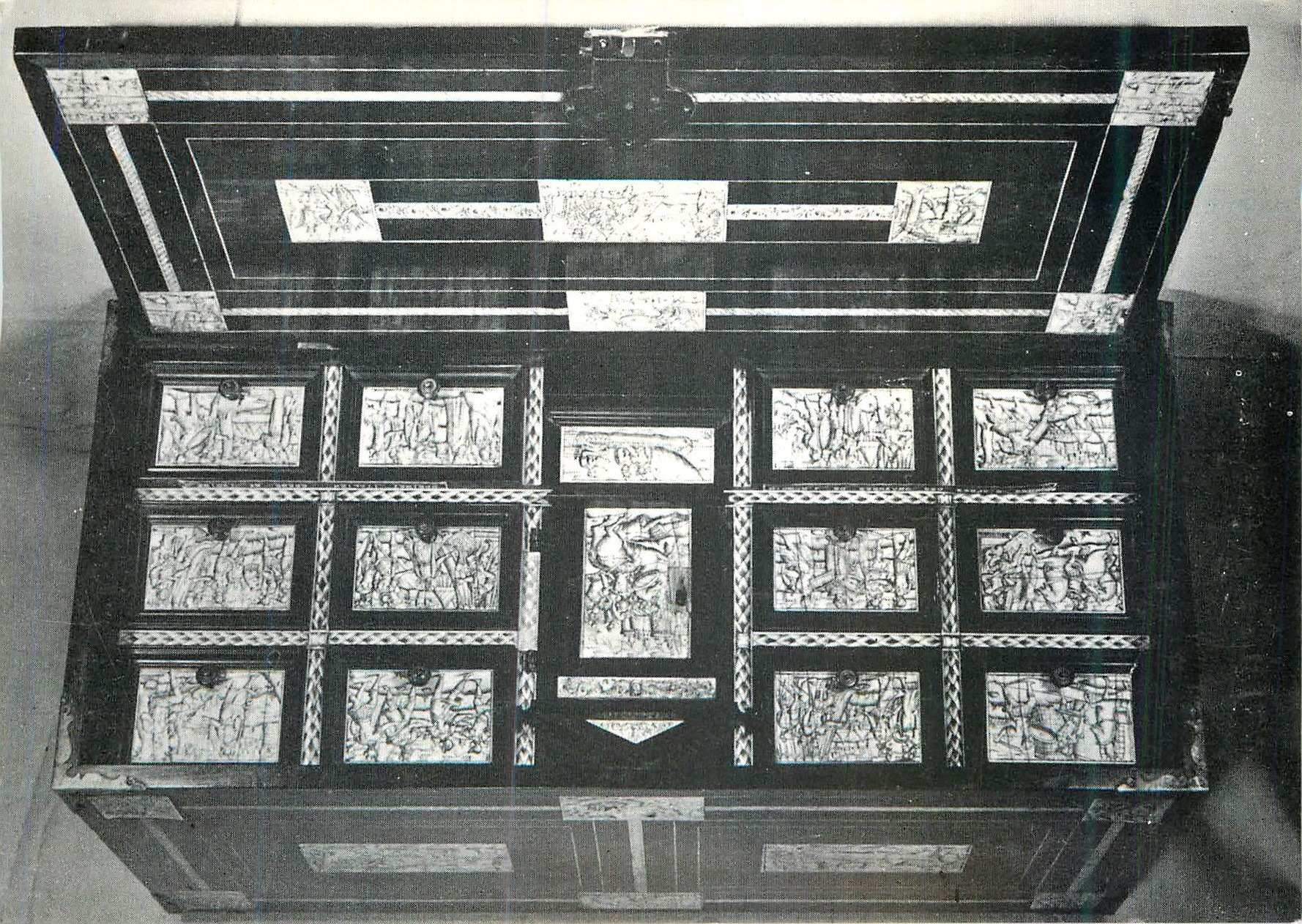 CPM Cabinet Ivoire Poirier Teinte et Ebene Italie XVIIeme siecle Musee Grobet Labadie Marseille