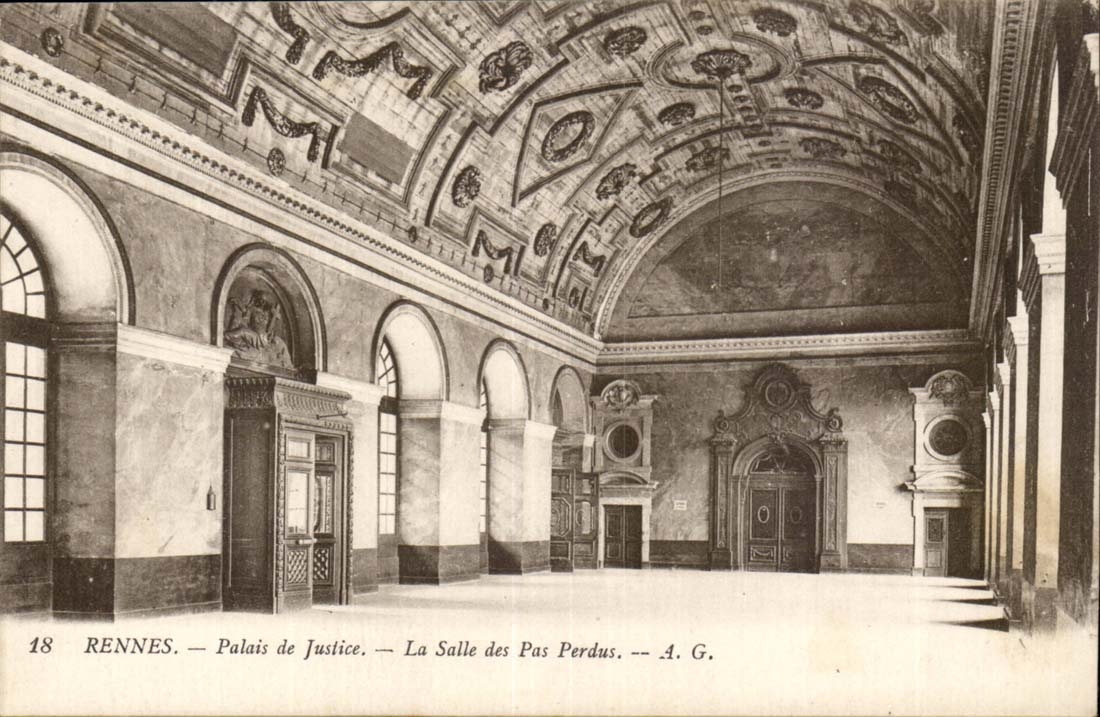 Rennes CPA Palais de justice La salle des pas perdus
