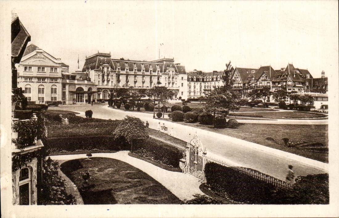 Cabourg CPA Les jardins du casino et le grand hotel
