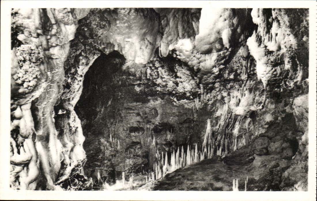 Hohlen von Sainte Cezaire nahes fetthaltiges CPA der grosse Raum gesehen vom Zugangsdurchgang