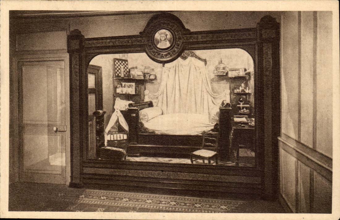 In Buissonnets CPA the window of the memories