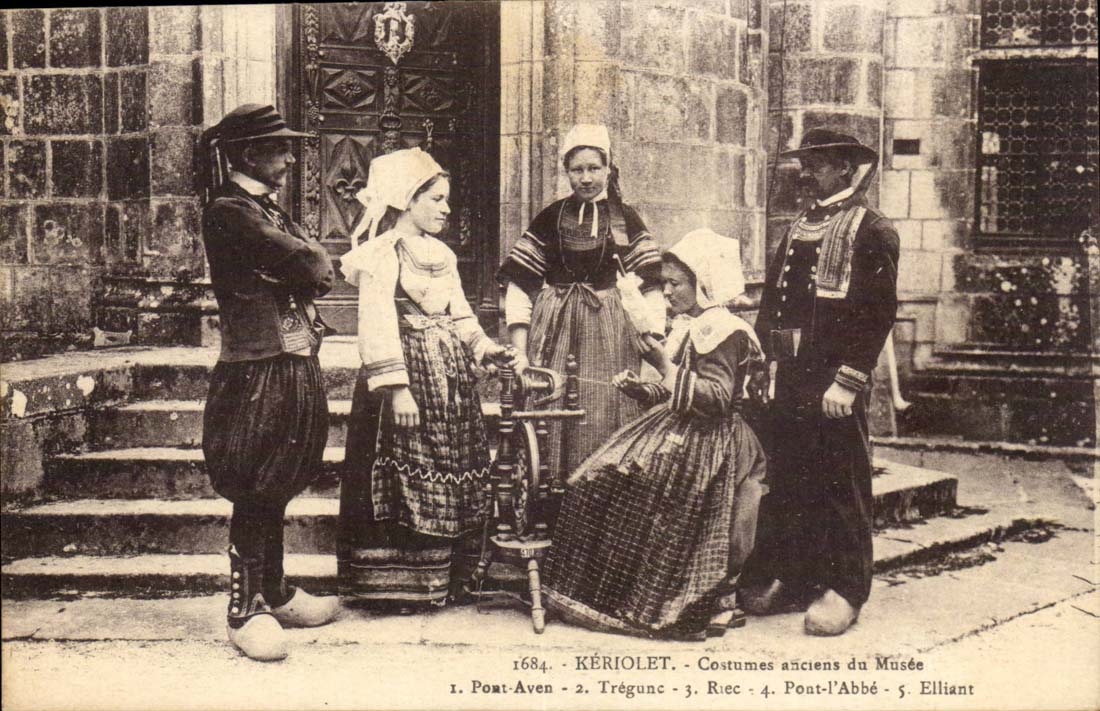 Keriolet CPA old Costumes of the Museum Bridge Swallow-hole Tregunc Riec Bridge the abbot Elliant (folklore)