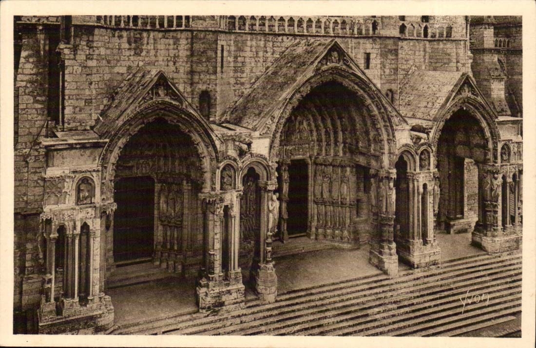 Chartres CPA the northern gate