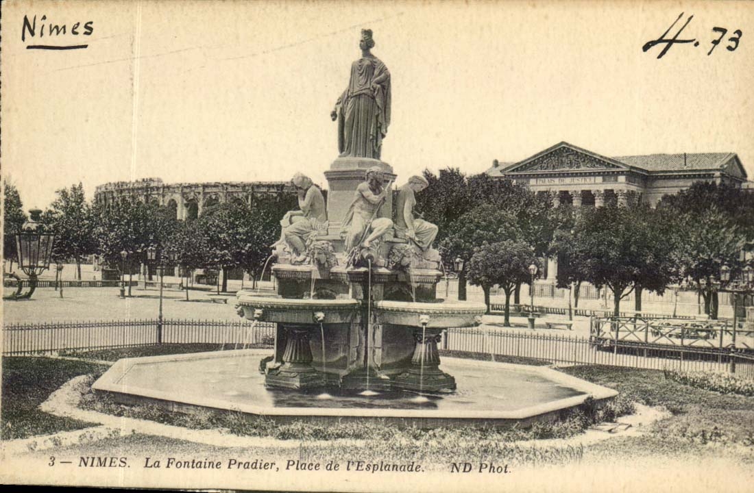 Nimes CPA der Pradier Brunnen setzt Esplanade