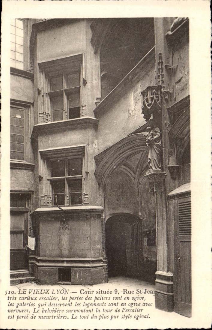 The Old man Lyon CPA Court situee 9 rue St Jean very curious staircase