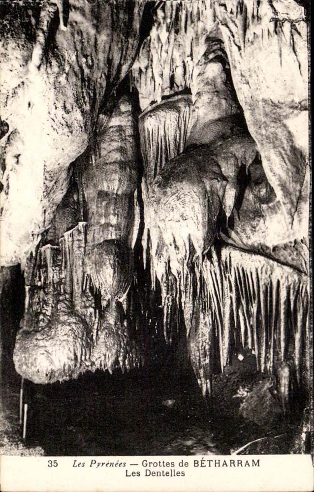 CPA Caves of Betharram Lower part laces