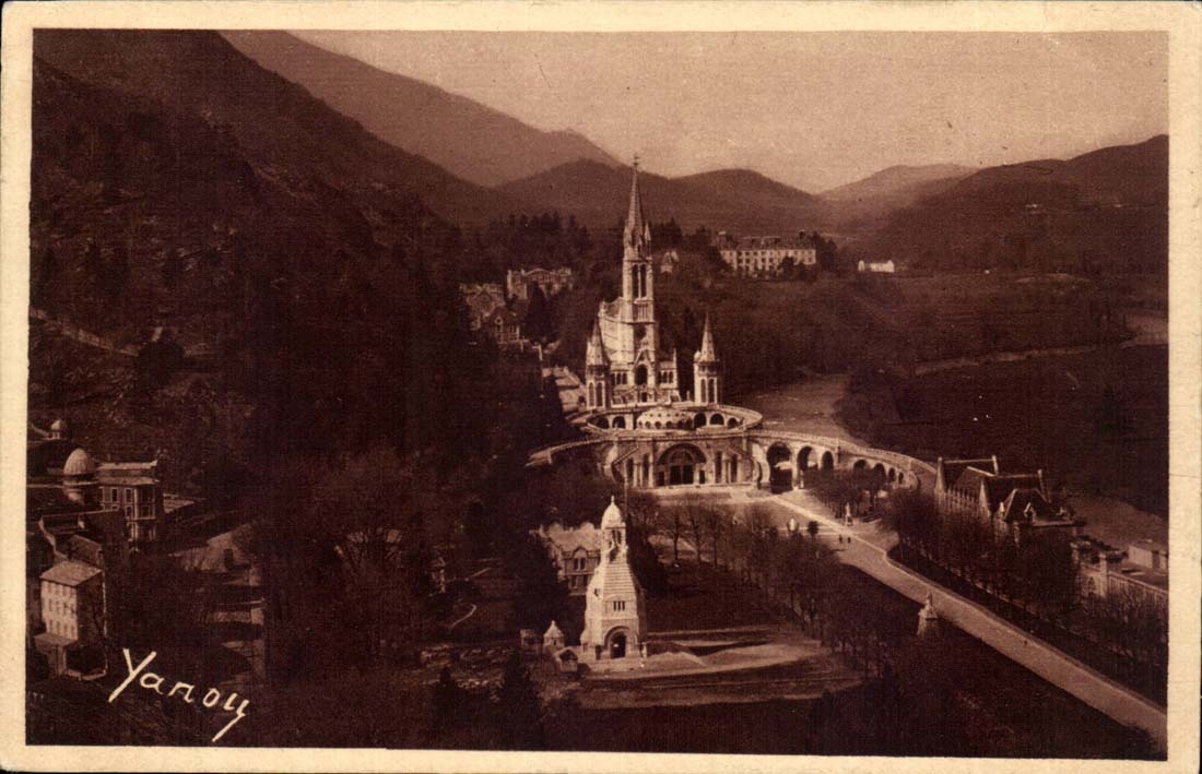 Lourdes CPA the basilica seen from of the strong castle