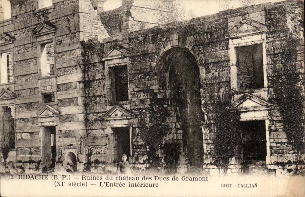 Bidache CPA Ruins of the castle of the dukes of Gramont the Entering interior one