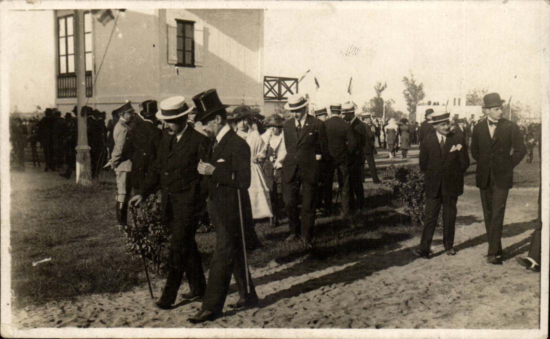 Real photo Men in costumes