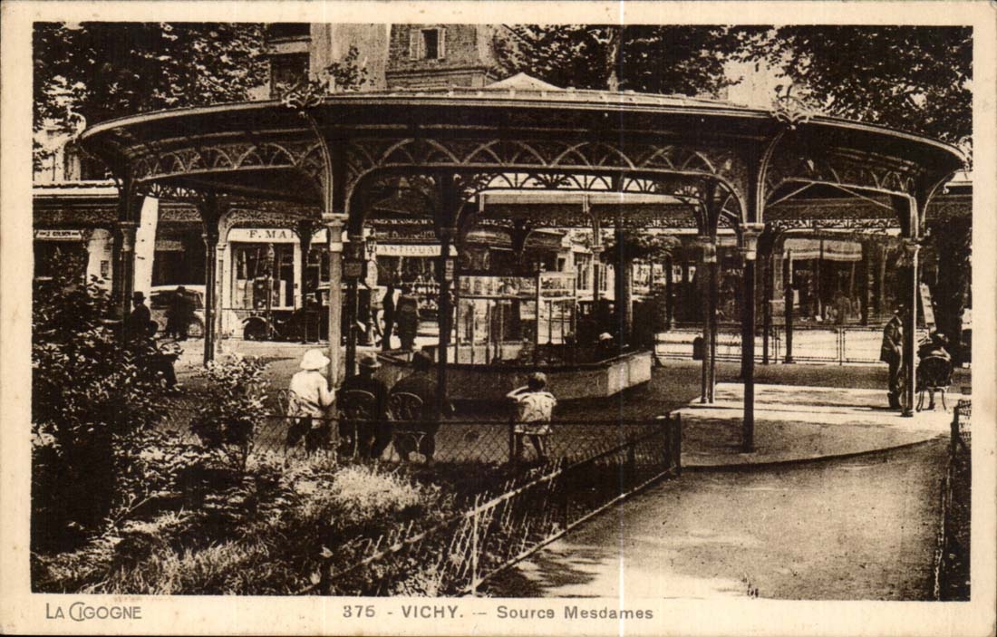 Vichy CPA Mesdames Source