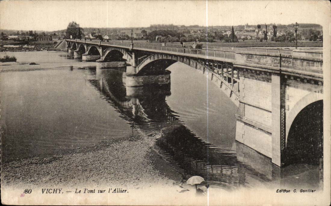 Vichy CPA the bridge on Allier