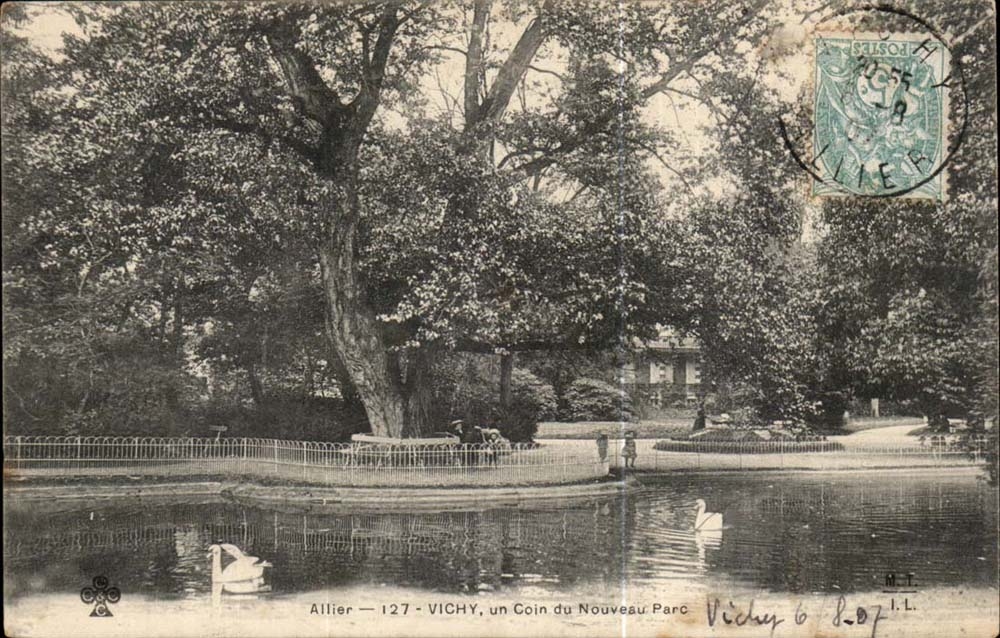 Vichy CPA a corner of the new park