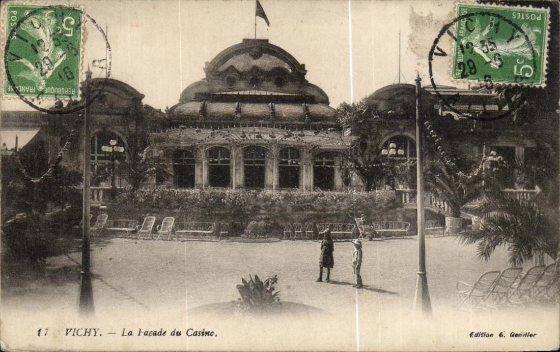 Vichy CPA the frontage of the casino