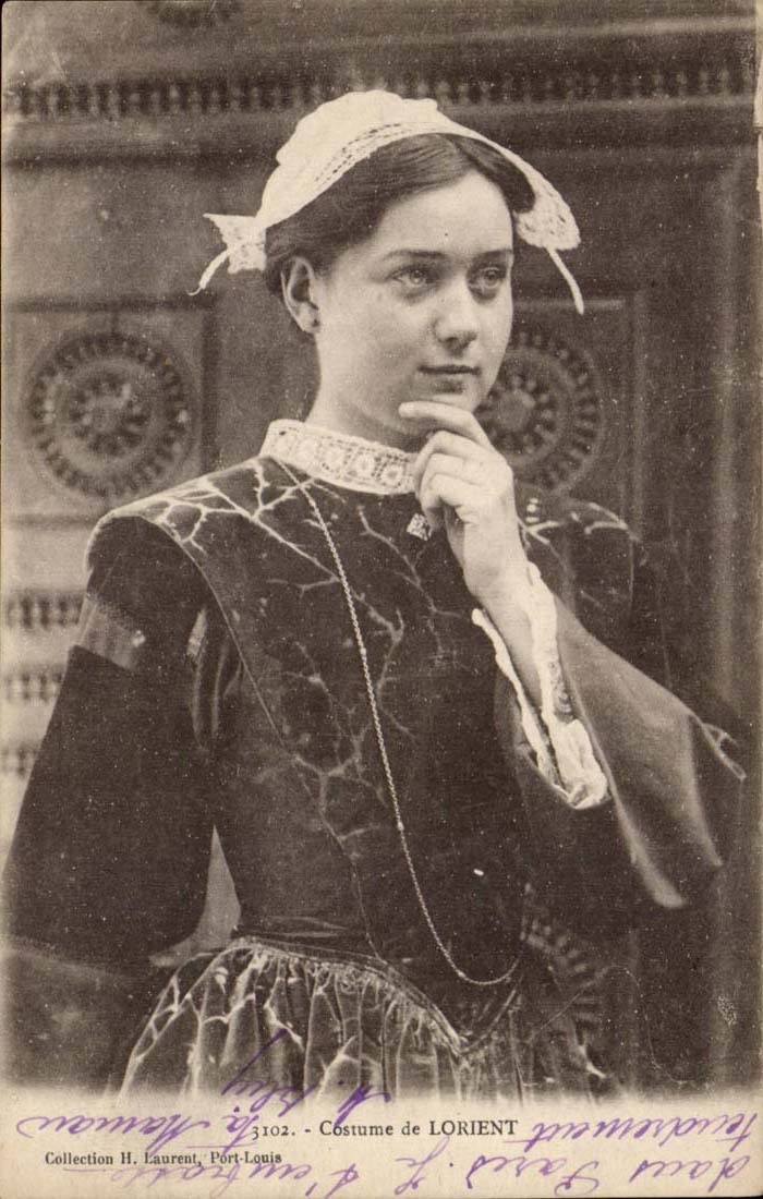 CPA Folklore-Kostum von Lorient