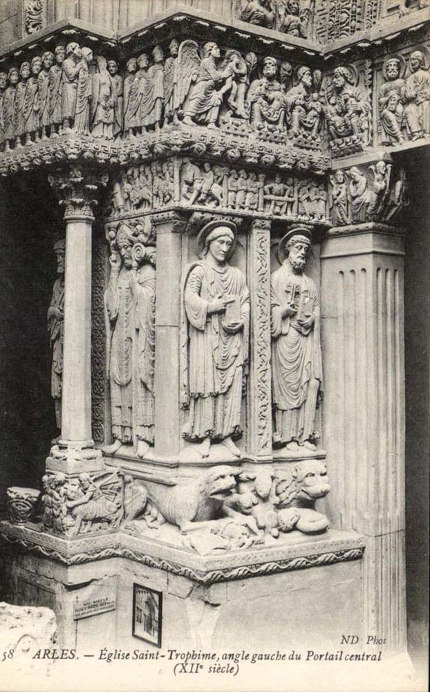 Healthy Arles CPA Church TRophime left angle of the central gate