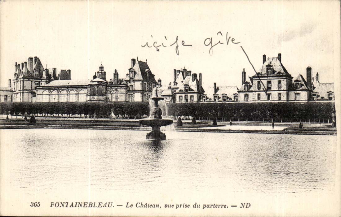 Fontainebleau CPA the castle seen from of the floor