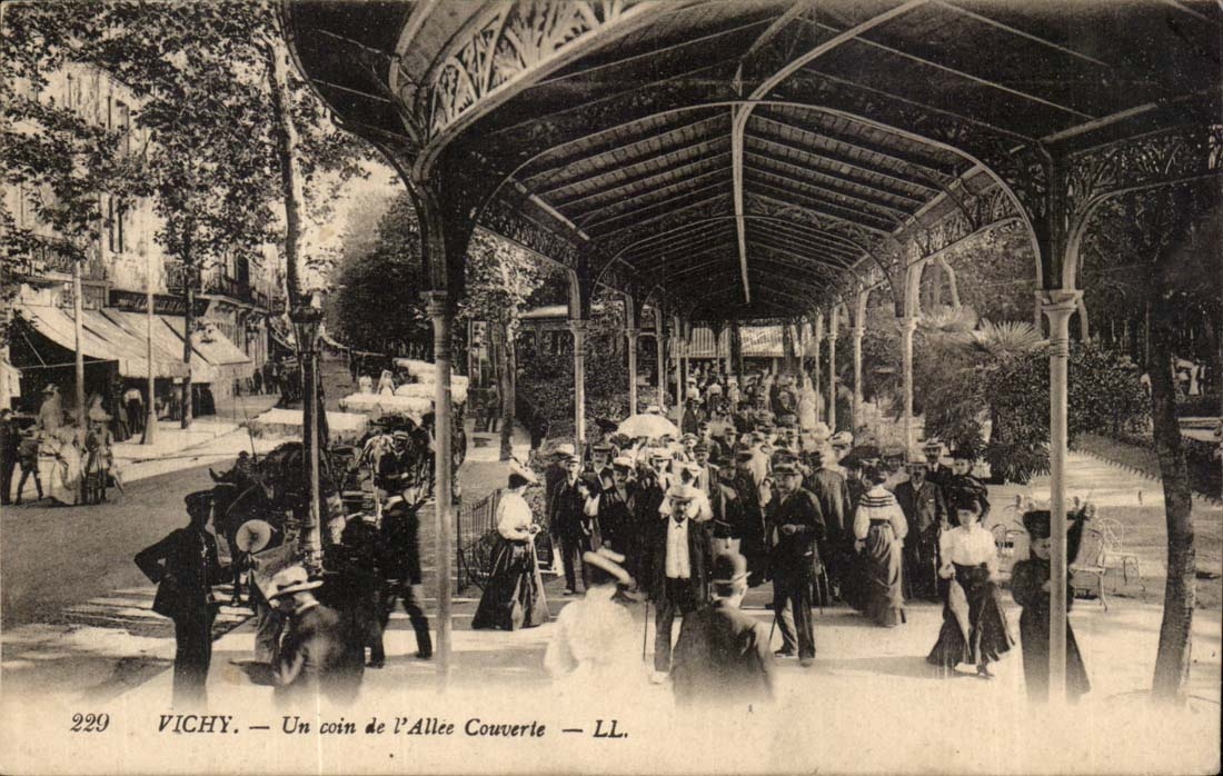 Vichy CPA a corner of the shady walk