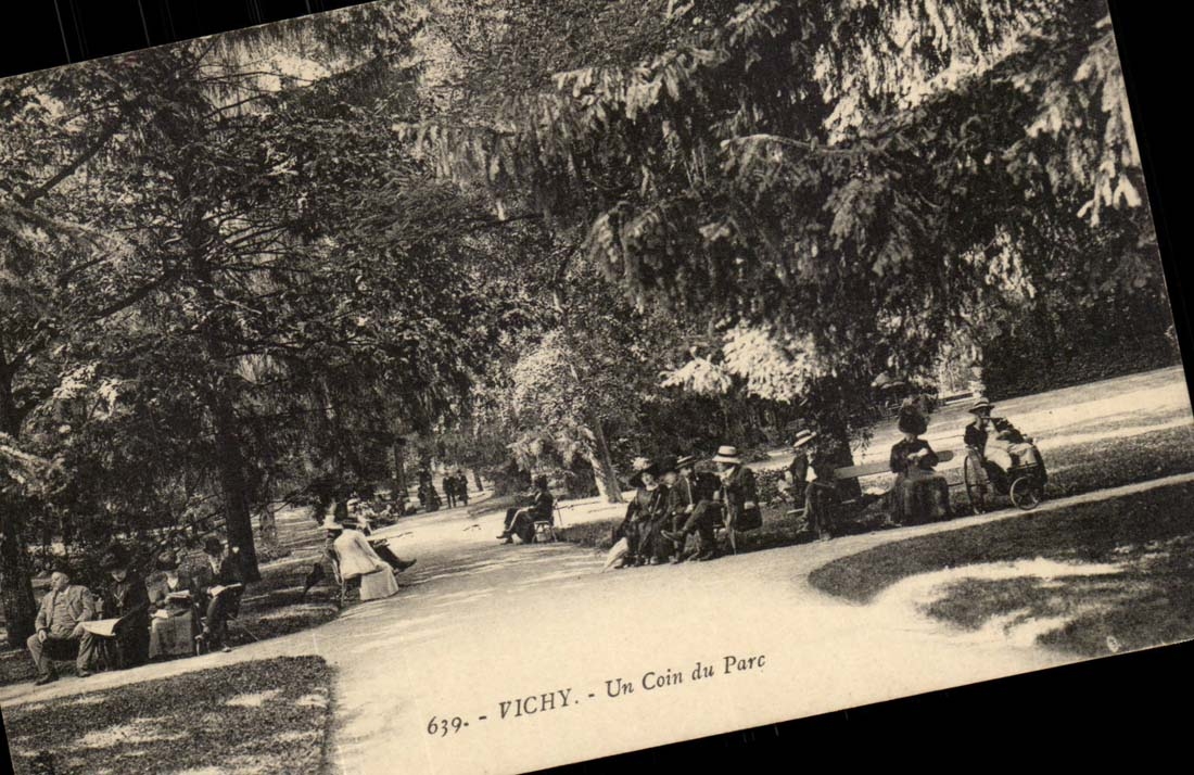 Vichy CPA a corner of the park