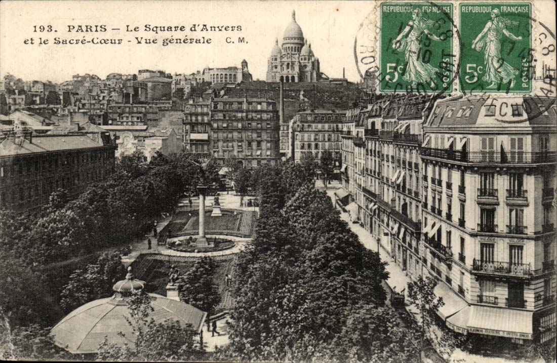 Paris CPA le square d'Anvers et le SAcre Coeur Vue generale