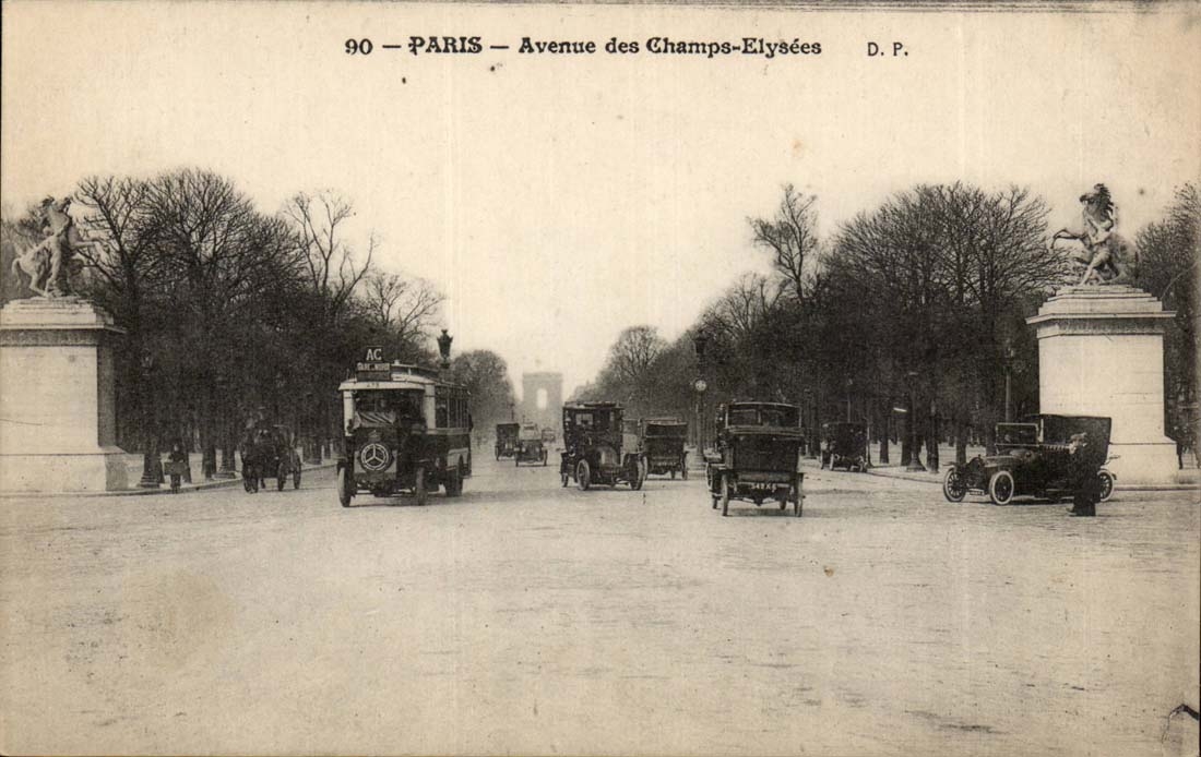 Paris CPA Which occurred of the Champs Elysees