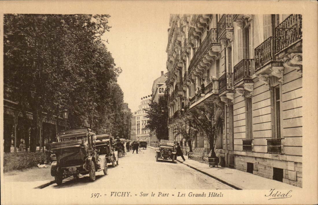 Vichy CPA On the park large hotels