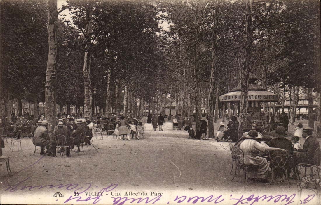 Vichy CPA an alley of the park