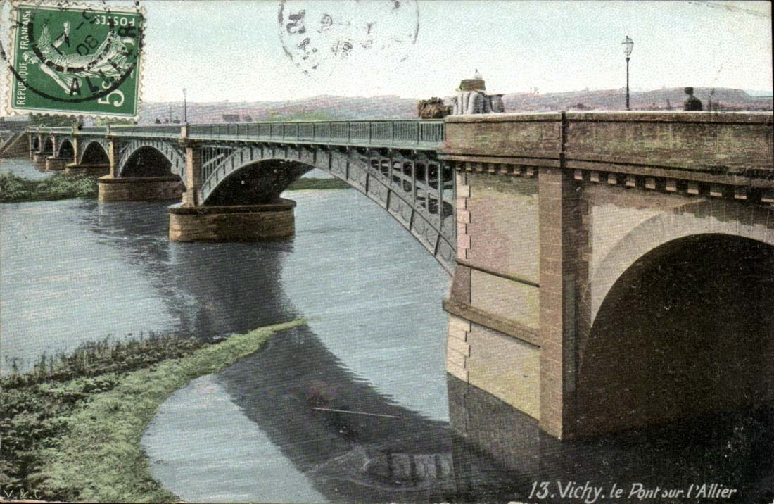Vichy CPA the bridge on Allier