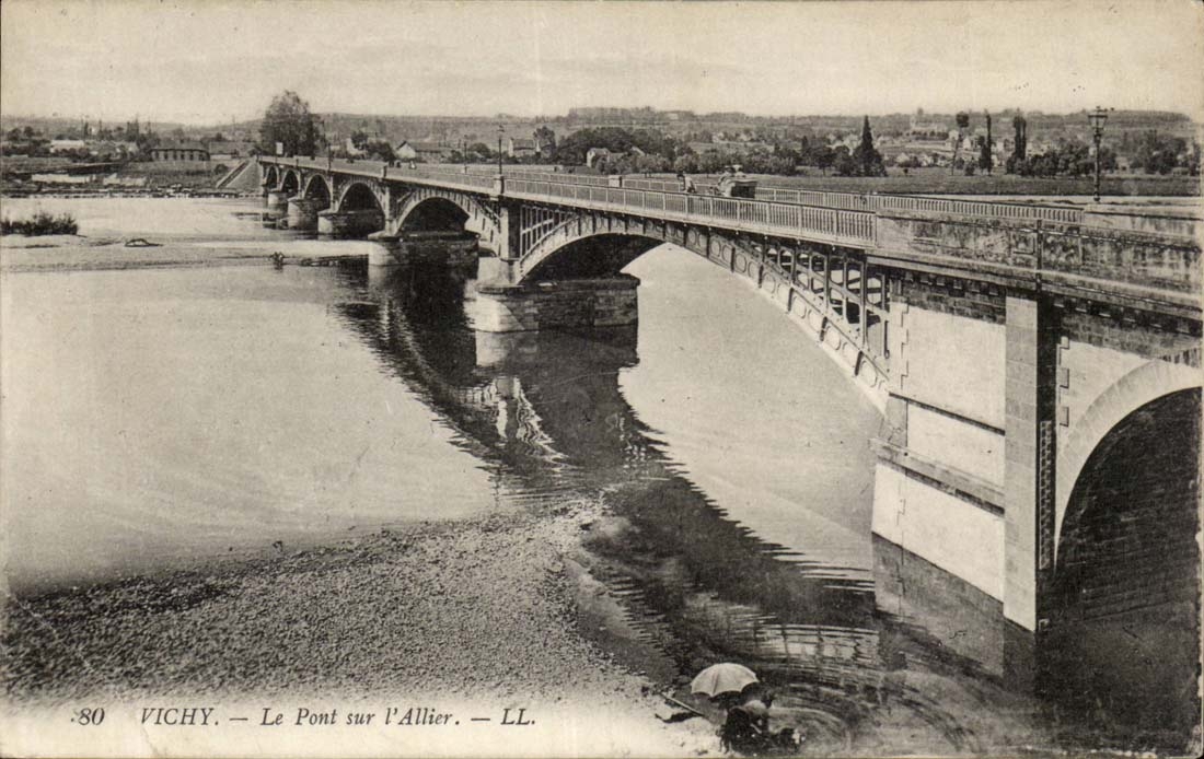 Vichy CPA the bridge on Allier