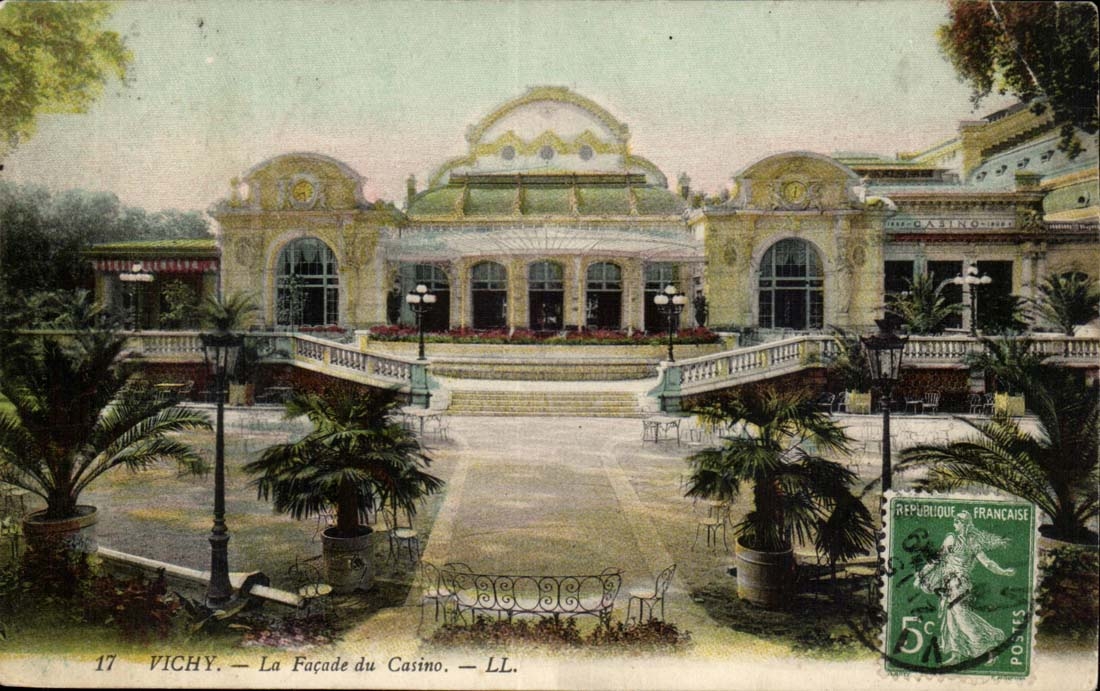 Vichy CPA the frontage of the casino